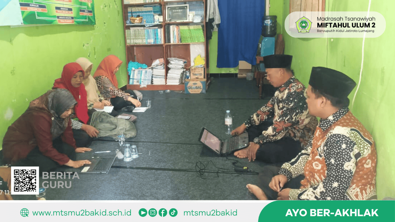 Guru MTs Miftahul Ulum 2 Hadiri MGMP Matematika Se-Wilker 2 Lumajang