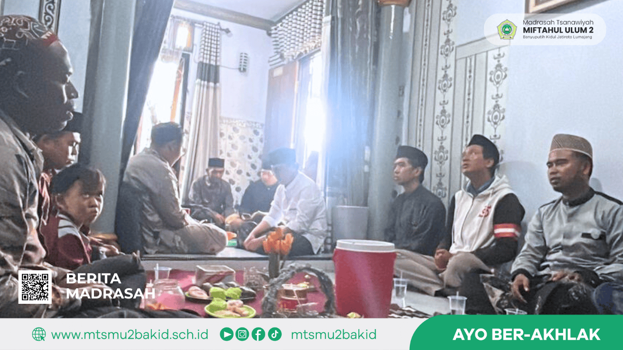 MTs Miftahul Ulum 2 Takziyah ke Kediaman Staf TU