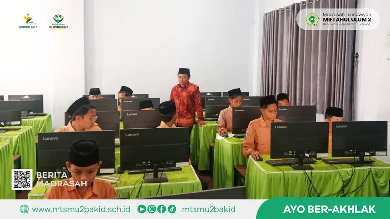 Ekstrakurikuler Literasi MTs Miftahul Ulum 2 Gelar Latihan Menulis Kreatif di Laboratorium Komputer