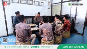 Kasie Menyapa: Kasie Pendma Kemenag Lumajang Kunjungi MTs Miftahul Ulum 2 Bakid