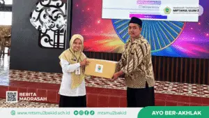 Hadiri Festival Literasi Lumajang, Kepala MTs Miftahul Ulum 2 Raih Doorprize