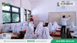 Guru Senior Supervisi Pembelajaran Akidah Akhlak Kelas VIII